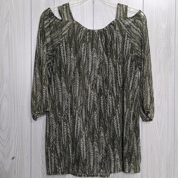 CATHERINES 2X Top Embellished Neckline 3/4 Sleeves - Picture 6 of 8